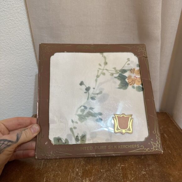 Vintage China hand painted silk scarf 1963 White Pink Floral In Package Delicate - Picture 4 of 9
